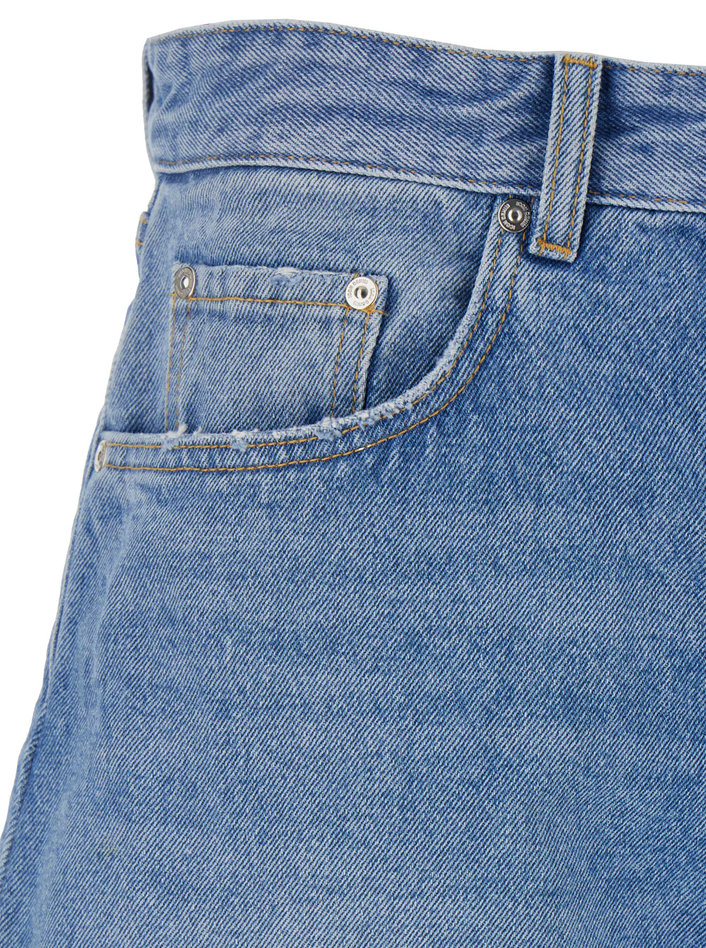 Calças Bermuda de Denim Azul Claro com Perna Larga e Patch com Logotipo na Parte de Trás em Calças de Homem de Denim