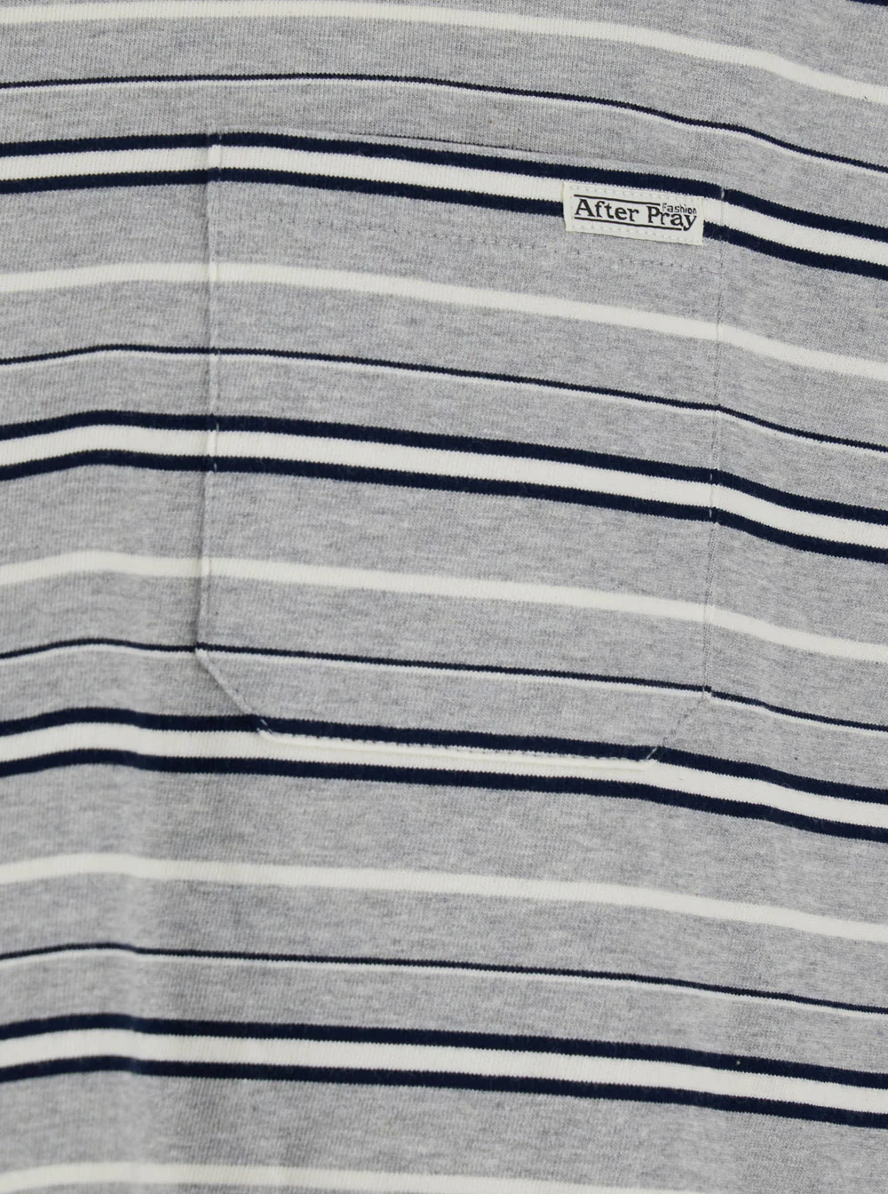 Camiseta de Algodão com Estampa Listrada em Todo o Modelo, Gola Redonda Cinza After Pray para Homens Camisetas e Camisetas Polo Camiseta de Algodão com Estampa Listrada em Todo o Modelo, Gola Redonda Cinza After Pray para Homens Camisetas e Camisetas Polo