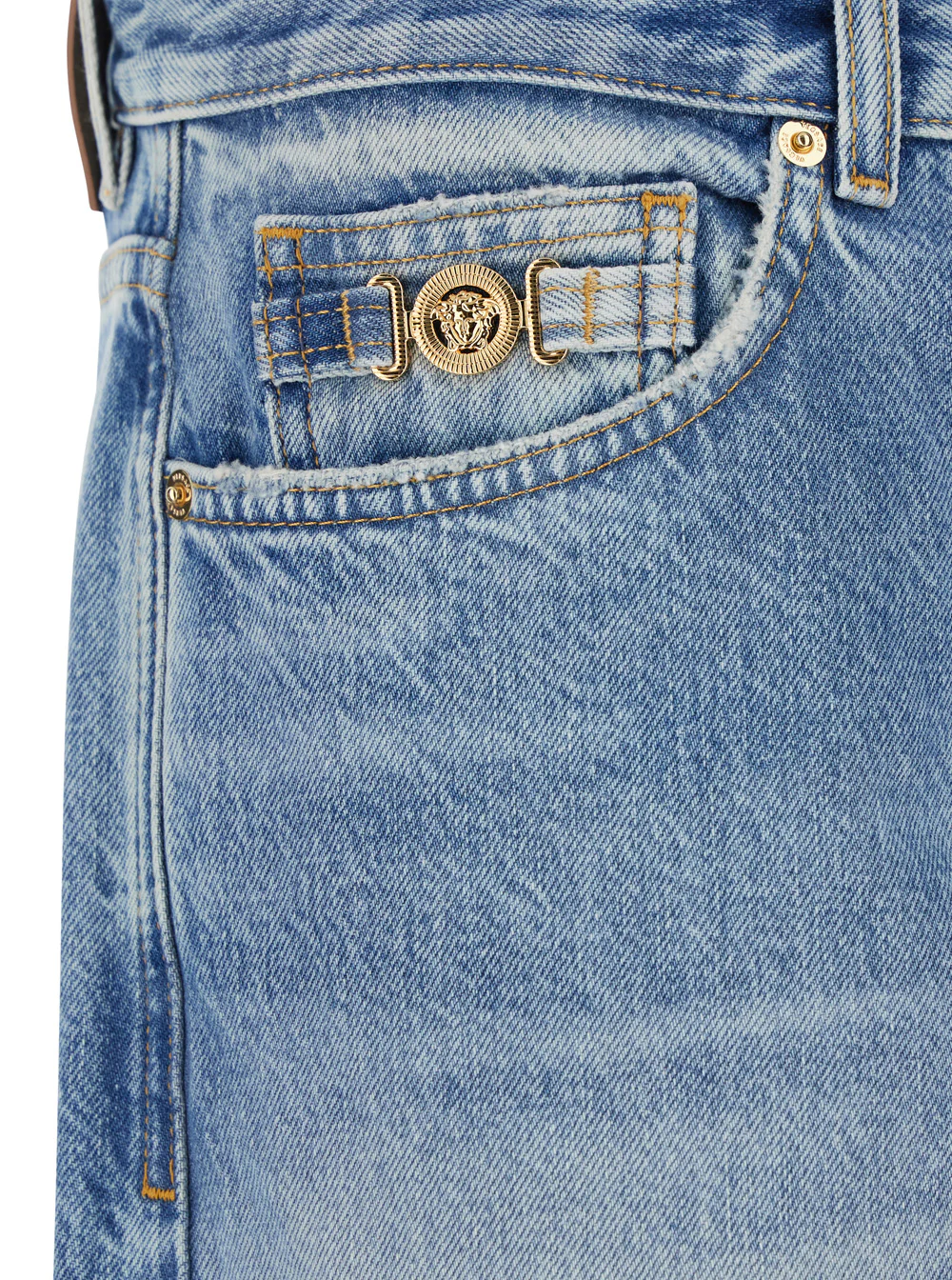 Calças jeans Light Blue Versace com patch com logotipo na parte de trás e efeito desbotado em denim para homem algodão