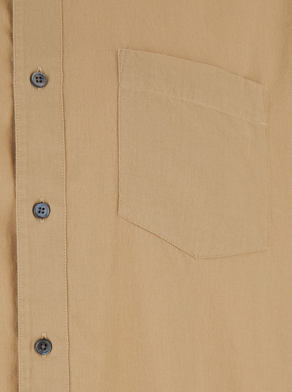 Camisa Bege Estável com Gola Clássica e Ombros Caídos em Blusa de Homem com Mistura de Linho Camisa Bege Estável com Gola Clássica e Ombros Caídos em Blusa de Homem com Mistura de Linho