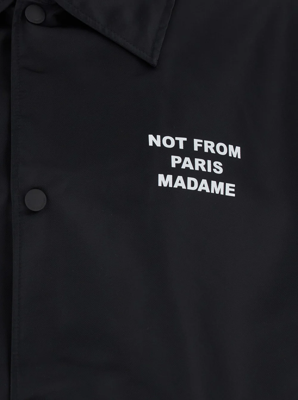Jaqueta DrôLe De Monsieur A Veste Com Slogan E Gola Clássica Com Estampa Na Frente E Nas Costas Em Tecido Técnico Preto Para Homem Em Nylon Jaqueta DrôLe De Monsieur A Veste Com Slogan E Gola Clássica Com Estampa Na Frente E Nas Costas Em Tecido Técnico Preto Para Homem Em Nylon