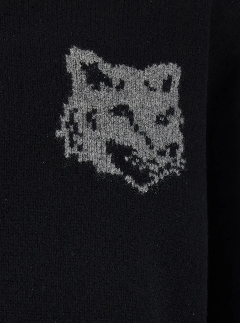Maison Kitsuné Suéter Preto com Gola Redonda e Costuras Caídas com Bordado de Logotipo na Frente em Malha de Lã de Merino Extrafina