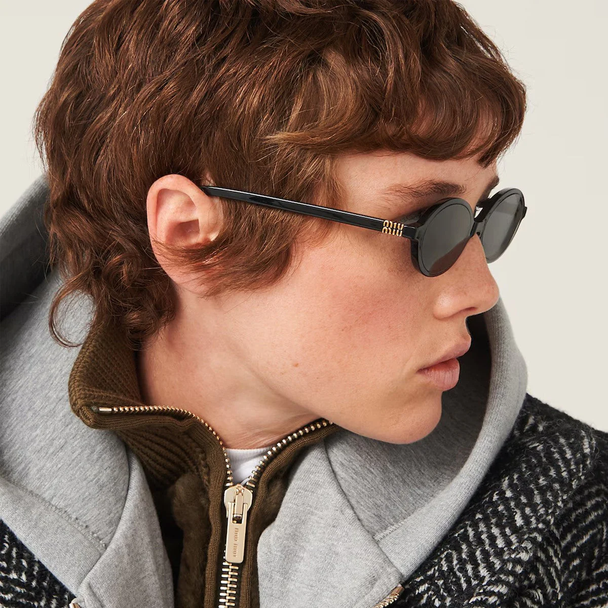 Óculos de Sol Miu Miu 0mu 04zs em Acelato Preto Óculos de Sol Miu Miu 0mu 04zs em Acelato Preto